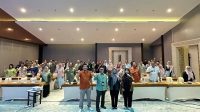 Kepala BKD Kota Depok Wahid Suryono ( kedua dari kiri) dikegiatan Bimbingan Teknis (Bimtek) aplikasi Sistem Pemerintahan Daerah (SIPD) modul penatausahaan. (dok.BKD)