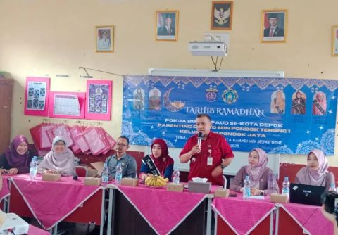 Lurah Pondok Jaya Denny Ferdian memberikan sambutan dalam kegiatan Tarhib Ramadan bersama Pokja Bunda Pendidikan Anak Usia Dini (PAUD) Tingkat Kelurahan Pondok Jaya. (dok. Lurah Pondok Jaya).