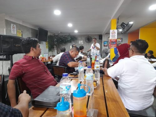 Ketua DPD Partai Perindo Depok, Anwar Nurdin ketika memberikan arahan kepada seluruh bacalegnya. (01/05/2023).