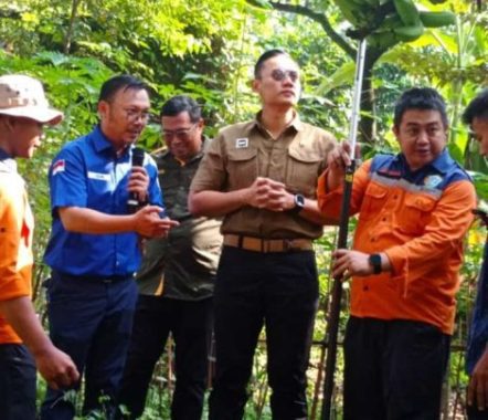Kakan BPN Kota Depok, Indra Gunawan bersama Menteri ATR, Agus Harimurti Yudhoyono (AHY).
