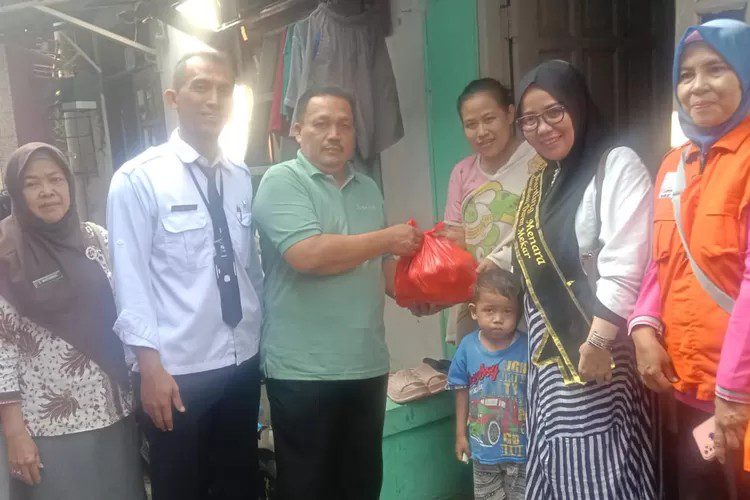 Plt Lurah Dumek Suhendar Bersama Plt TP-PKK Dumek Ika Karmila. (dok. Narasumber).