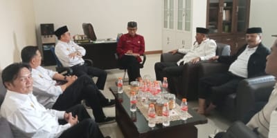 Silaturahmi dengan KCD II, Dr. Asep Sudarsono (peci merah) beberapa waktu lalu - DU