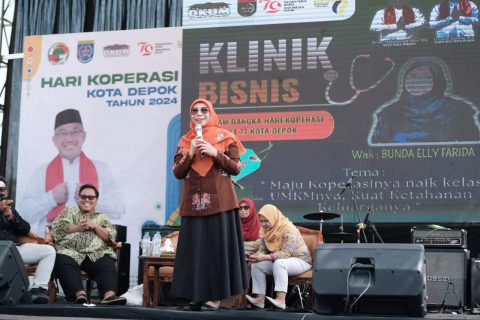 Elly Farida Jadi Narsum Diacara Talkshow Klinik Bisnis