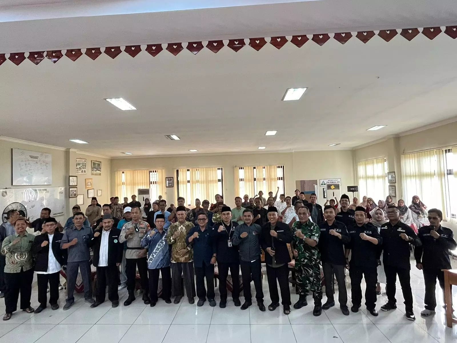 Sosialisasi terkait Pilkada 2024 di Aula Kantor Kecamatan Cipayung.