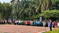 Kepala Diskarpus Kota Depok, Utang Wardaya menjadi pembina apel pagi ASN Pemkot Depok.