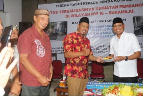 H. Bambang Sutopo bersama Wakil Walikota Depok, Imam Budi Hartono dalam acara peresmian Balai Warga Sukamaju-Cilodong.