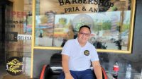 Pemilik Ernest Barbershop Teguh Onoh