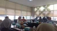 Ketua TP-PKK Depok, Elly Farida saat memberikan sambutan pada acara sosialisasi program penanganan stunting bersama lembaga filantropi di aula kantor BPJS Ketenagakerjaan Depok.