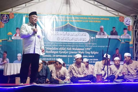 Wali Kota Depok, Mohammad Idris memberikan sambutan pada Peringatan Maulid Nabi. (dok. Humas Depok).