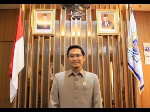 Ketua Sementara DPRD Kota Depok, Ade Supriatna, menyampaikan ucapan selamat HUT ke-79 TNI melalui unggahan di akun media sosial pribadinya @adescoqi. (dok. Tangkapan Layar/ Instagram @adescoqi)