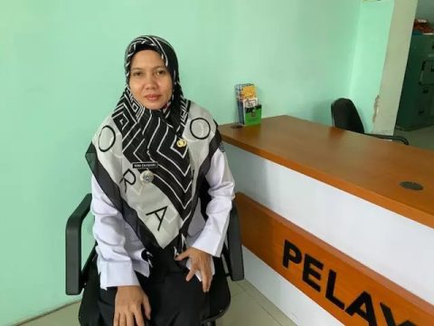 Lurah Cisalak, Rini Ekasari