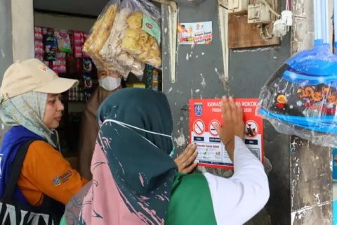 Tim Satgas KTR Kota Depok melakukan pembinaan di wilayah Kecamatan Tapos. (dok. Dinkes Depok)