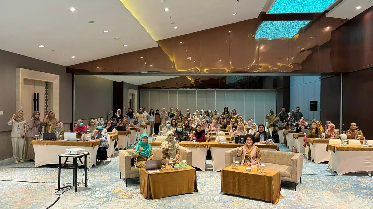 Fasyankes Kota Depok mengikuti pertemuan monitoring, evaluasi dan validasi data TBC kepada Puskesmas, bidan praktik mandiri, klinik, dan Rumah Sakit (RS), 11 sampai 14 November lalu. (dok. Dinkes Depok).