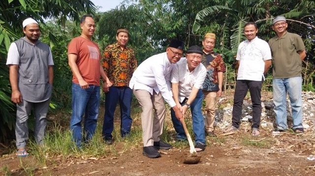 Wakil Wali Kota Depok Imam Budi Hartono melakukan groundbreaking Taman Pemakaman Khusus Muslim Bella Casa