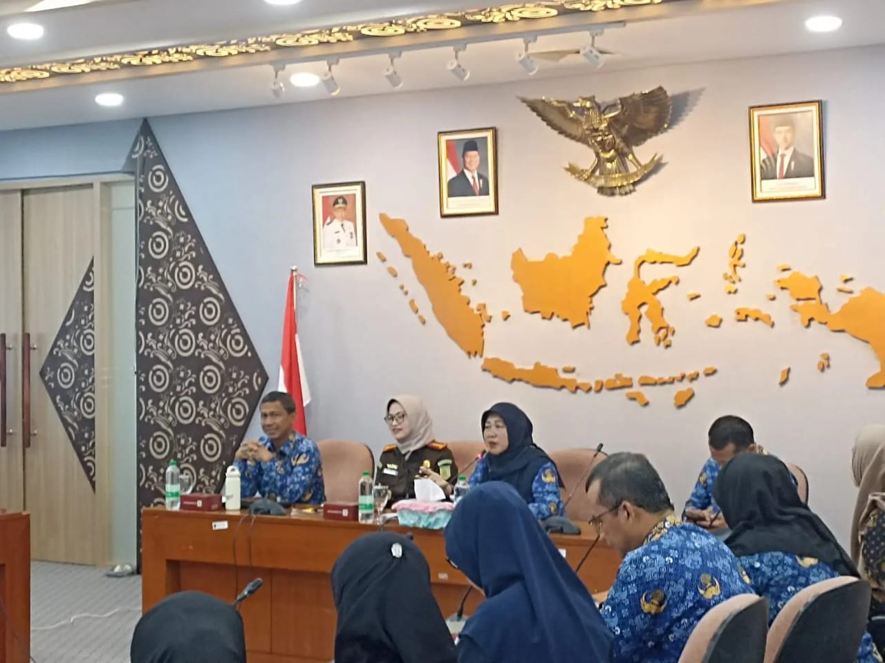 PJ Sekda Depok Nina Suzana membuka Rakor HLM TPID di Ruang Edelweis lantai 5 Gedung Balai Kota Depok.