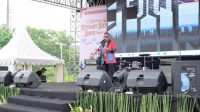 Kadisporyata Depok Eko Herwiyanto saat membacakan laporan kegiatan Festival Keriaan Depok Expo tahun 2024 di Alun-alun Wilayah Timur, Grand Depok City (GDC).