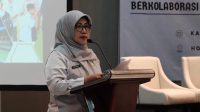 Pj Sekda Kota Depok memberikan sambutan diacara CSR Gathering dan Forum Kemitraan di Hotel Santika