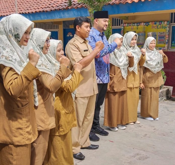 anggota DPRD Depok, Aditya Wiradiputra saat Tinjau SDN Cinere 2