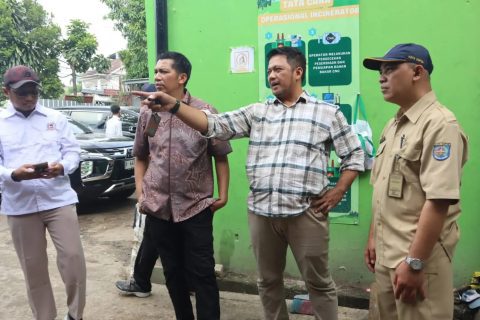 Hengky ketua Komisi C DPRD Kota Depok (kedua dari kanan).