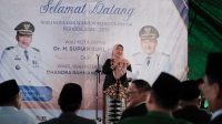Pj. Sekda Kota Depok Nina Suzana, menyambut Wali Kota Depok dan Wakil, Supian Suri-Chandra Rahmansyah, di Balai Kota Depok.