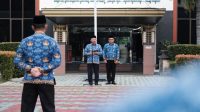 Wali Kota Depok Mohammad Idris menjadi pembina apel pagi Aparatur Sipil Negara (ASN) di Lapangan Balai Kota Depok.