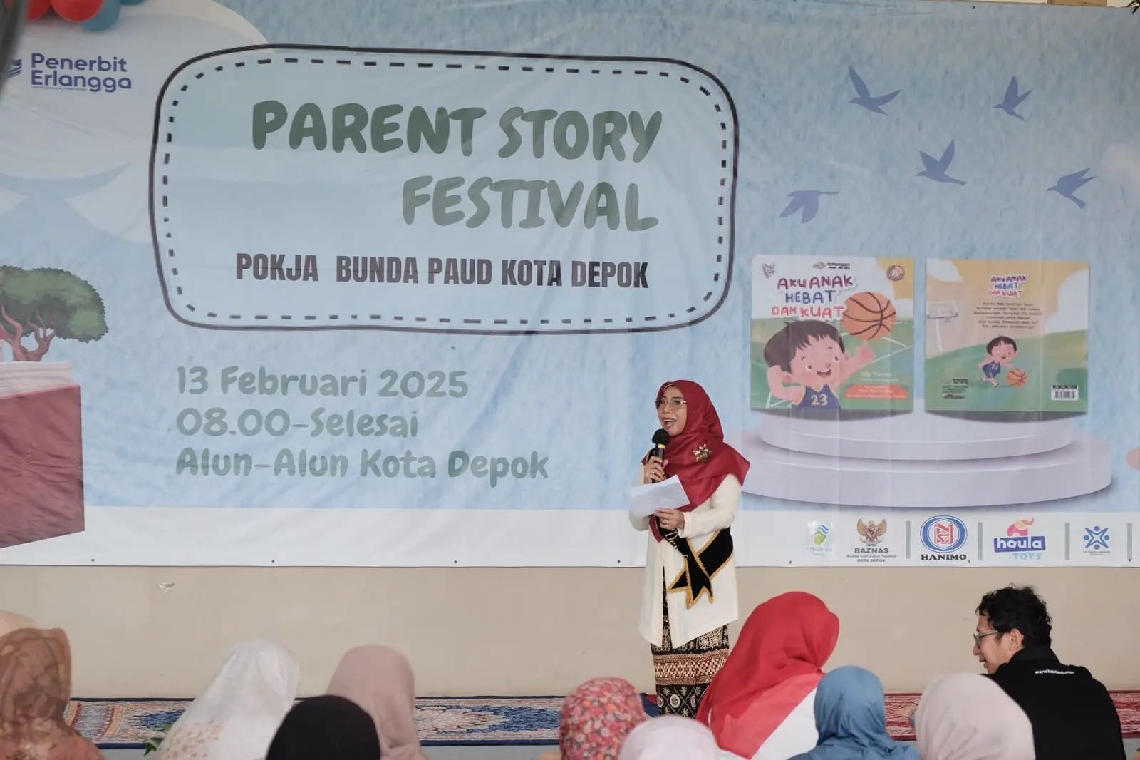 Bunda Pendidikan Anak Usia Dini (PAUD) Kota Depok Elly Farida, memberikan materi dalam acara Parent Story Festival.