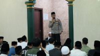 Kapolres Metro Depok, Kombes Pol Abdul Waras. di Masjid Baitul Mukmin Kelurahan Sukatani, Kecamatan Tapos.
