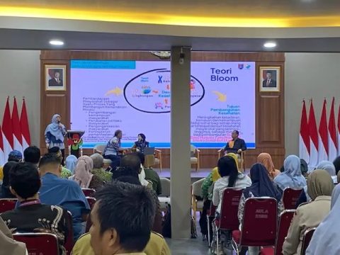 Kadinkes Kota Depok Mary Liziawati, memaparkan isu strategis Forum Renja Dinkes Depok Tahun 2026.