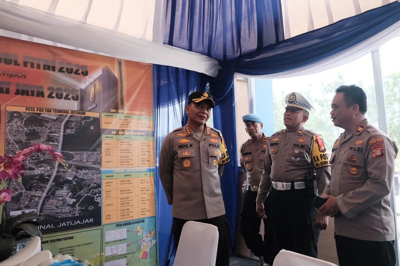 Kapolres Metro Depok, Kombes Abdul Waras mengunjungi Pospam Terminal Jatijajar.