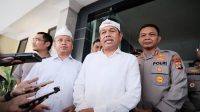 Gubernur Jawa Barat (Jabar) Dedi Mulyadi (kedua dari kanan) bersama Kapolres Metro Depok Kombes Abdul Waras (kanan) dan Wali Kota Depok Supian Suri (kedua dari kiri) di Polres Metro Depok.