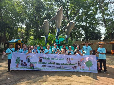 Pembina YGP Ajak Anak-anak Yayasan Sahabat Ayah Sarah Berwisata