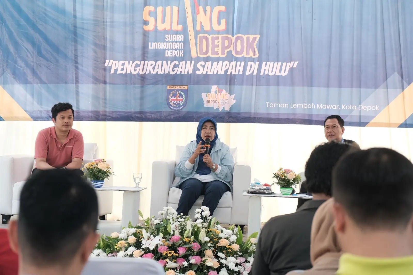 Pj Sekda Kota Depok, Nina Suzana (tengah) di Taman Lembah Mawar, Kecamatan Pancoran Mas.