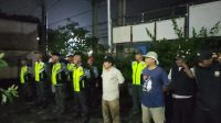 Aparatur Kecamatan Bojongsari, Kelurahan Bojongsari, dan aparat keamanan, tokoh masyarakat hingga lembaga kemasyarakatan melakukan monitoring penerapan jam malam bagi pelajar. (dok. Narasumber).