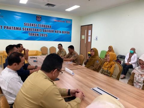 Pj Sekda Depok, Nina Suzana saat kegiatan tes kesehatan calon Jabatan Pimpinan Tinggi (JPT) Pratama Sekretaris Daerah Kota Depok tahun 2025.