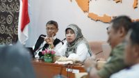 Pj Sekda Kota Depok, Nina Suzana memimpin rapat persiapan Abdi Nagri Nganjang Ka Warga. (dok. Humas Pemkot Depok).