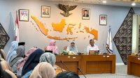 Pj Sekda Kota Depok, Nina Suzana membuka Bimtek Kader Keamanan Pangan Pada Program MBG Sekolah.
