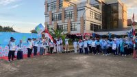 Sekda Kota Depok, Mangnguluang Mansur melepas Jalan Sehat RSUd KiSA Depok.