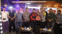 Kapolres Metro Depok, Kombes Pol Abdul Waras bersama Lurah Tugu Sakti Tri Anggoro, Tokoh Masyarakat Agus Bahrudin dan warga RW 011 Kelurahan Tugu. (dok. narasumber).