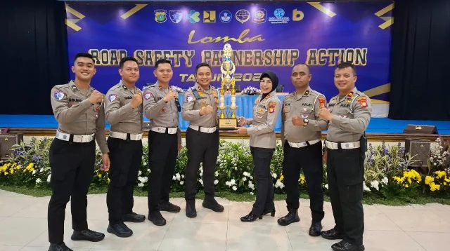 Satuan Lalu Lintas (Satlantas) Polres Metro Depok berhasil meraih piala Lomba Road Safety Partnership Action (RSPA) 2025. (dok. narasumber).