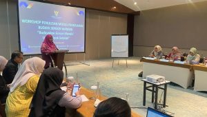 Kadisdik Kota Depok, Siti Chaerijah Aurijah, pada kegiatan Workshop Penulisan Modul Pengajaran Budaya Sensor Mandiri. (dok.Disdik).