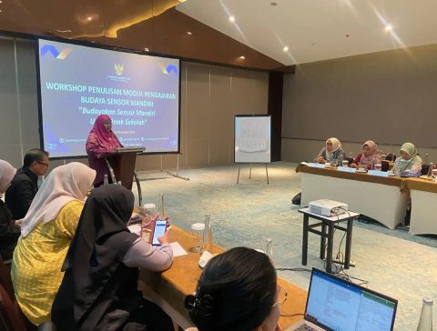 Kadisdik Kota Depok, Siti Chaerijah Aurijah, pada kegiatan Workshop Penulisan Modul Pengajaran Budaya Sensor Mandiri. (dok.Disdik).