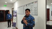 Sekda Depok, Mangnguluang Mansur pada apel Pencanangan Zona Integritas WBK dan WBBM melalui Reformasi Birokrasi yang digelar Dinas Penanaman Modal dan Pelayanan Terpadu Satu Pintu Sekda Depok, Mangnguluang Mansur pada apel Pencanangan Zona Integritas WBK dan WBBM melalui Reformasi Birokrasi yang digelar Dinas Penanaman Modal dan Pelayanan Terpadu Satu Pintu (DPMPTSP).