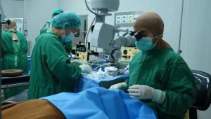 Operasi katarak yang diselenggarakan RS Bhayangkara Brimob Kelapa Dua Depok dalam rangka memperingati HUT ke-80 Korps Brimob Polri, Rabu (05/11/2025). (dok. Humas RS Bhayangkara Brimob/ Ilustrasi).