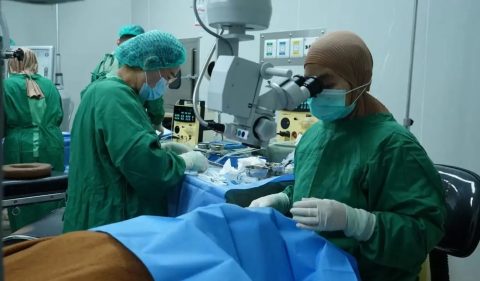 Operasi katarak yang diselenggarakan RS Bhayangkara Brimob Kelapa Dua Depok dalam rangka memperingati HUT ke-80 Korps Brimob Polri, Rabu (05/11/2025). (dok. Humas RS Bhayangkara Brimob/ Ilustrasi).