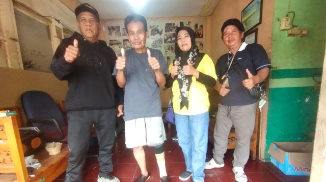 Warga Sukmajaya Mendapat Bantuan Kaki Palsu dari YGP