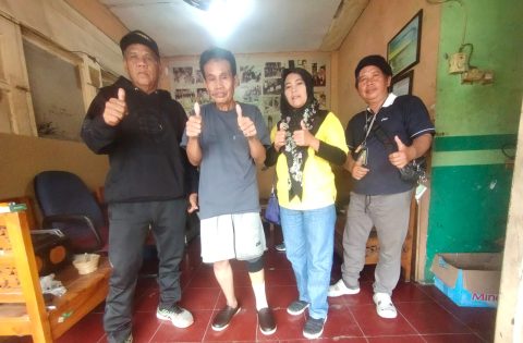 Warga Sukmajaya Mendapat Bantuan Kaki Palsu dari YGP