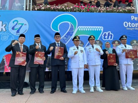 ASN di Lingkungan Pemkot Depok terima penghargaan Satyalancana Karya Satya (SLKS).